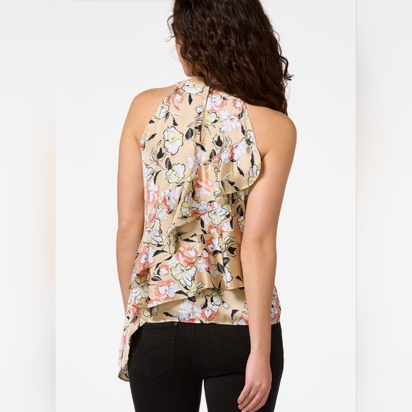 Cute Floral Ruffled Top - Picture 2 of 2